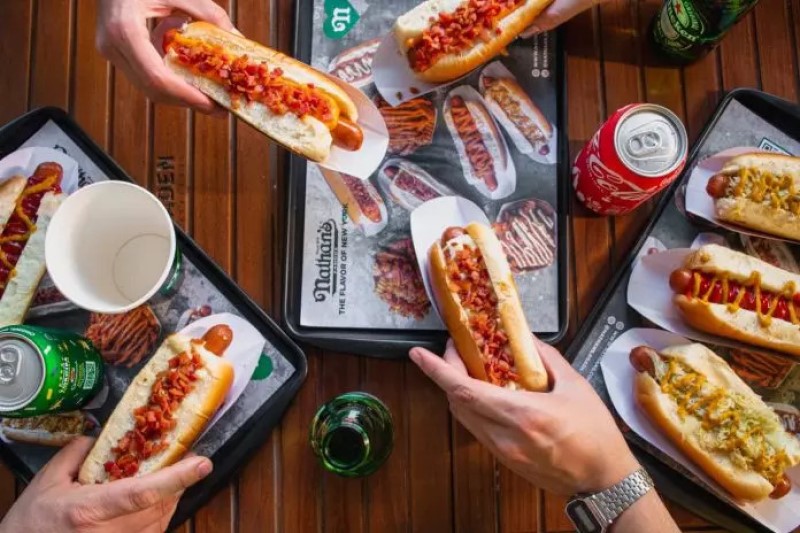 Direto de NY, a rede de hot-dogs Nathan's Famous chega ao Brasil